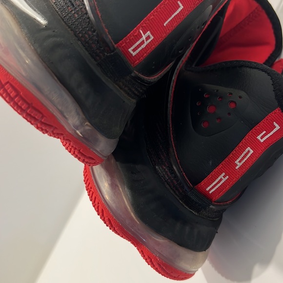 Basketball shoes - Picture 7 of 10